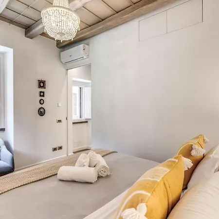 Piazza Dei Renzi Trastevere Building 4 Bedroom With Terrace *
