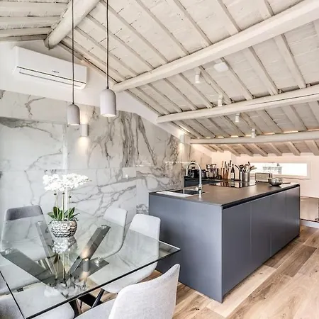Piazza Dei Renzi Trastevere Building 4 Bedroom With Terrace *