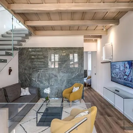 Piazza Dei Renzi Trastevere Building 4 Bedroom With Terrace * Rome