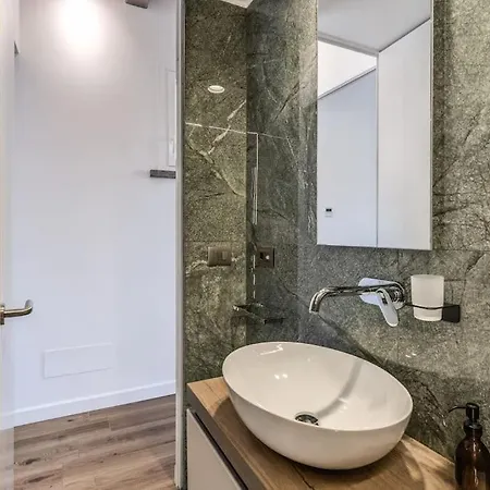 Piazza Dei Renzi Trastevere Building 4 Bedroom With Terrace *