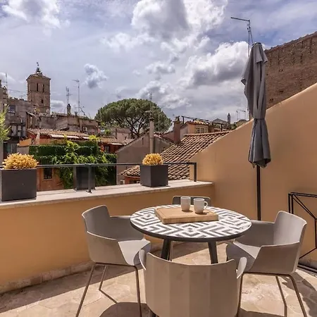 Piazza Dei Renzi Trastevere Building 4 Bedroom With Terrace Rome