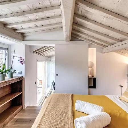 Piazza Dei Renzi Trastevere Building 4 Bedroom With Terrace * Rome