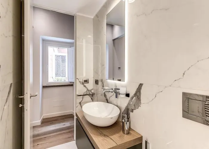 Piazza Dei Renzi Trastevere Building 4 Bedroom With Terrace * Rome
